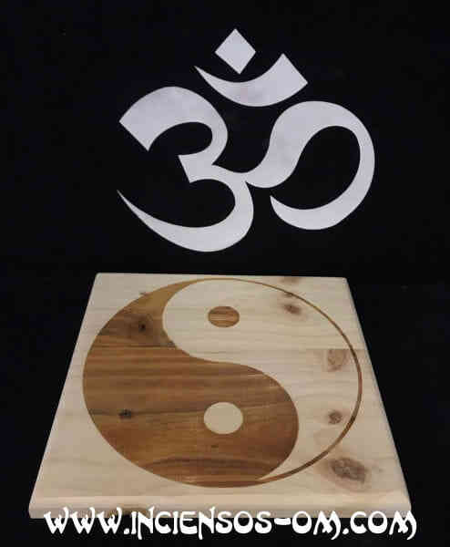 Retablo Yin Yang  madera pino 25 x 25 cm aprox